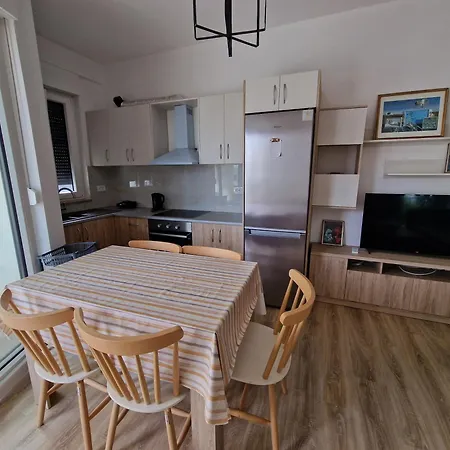 , White Rocks, Drimadhe Apartment