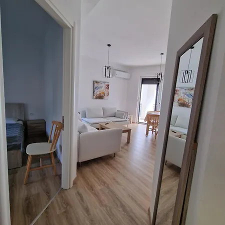 Apartment , White Rocks, Drimadhe