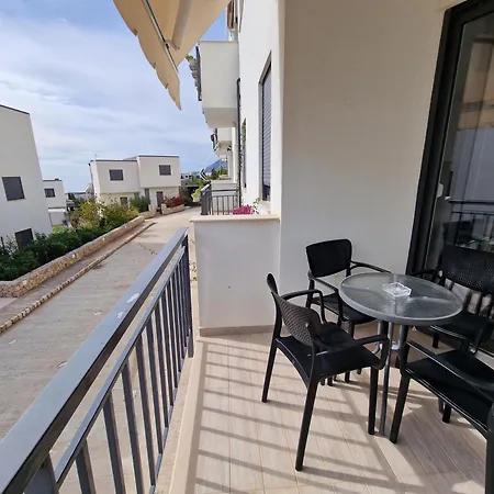 , White Rocks, Drimadhe Apartment